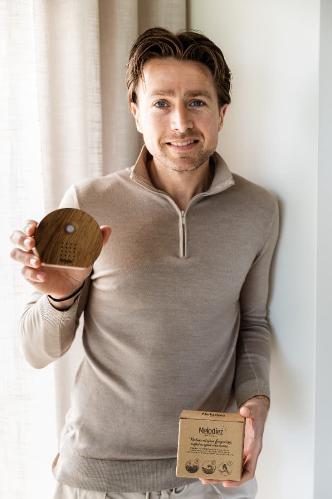 Bob met een Melodiez Nature Box en verpakking